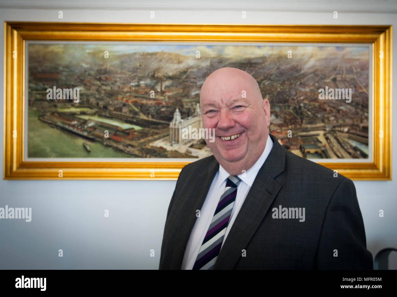 Der Bürgermeister von Liverpool, Cllr Joe Anderson, dargestellt in das Büro des Bürgermeisters innerhalb der Cunard Building in Liverpool. Stockfoto