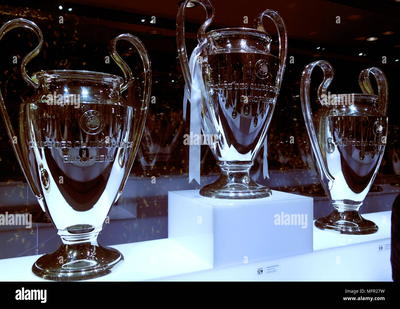 NOVEMBER 2017 - MADRID: UEFA Champions League Trophy: Trophäen im Santiago Bernabeu Stadion von der spanischen Fußballvereins Real Madrid. Stockfoto