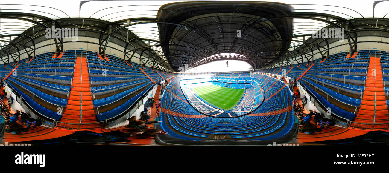 NOVEMBER 2017 - MADRID: 440 x 180 Grad Panorama des Santiago Bernabeu Stadium des spanischen Fußballvereins Real Madrid. Stockfoto