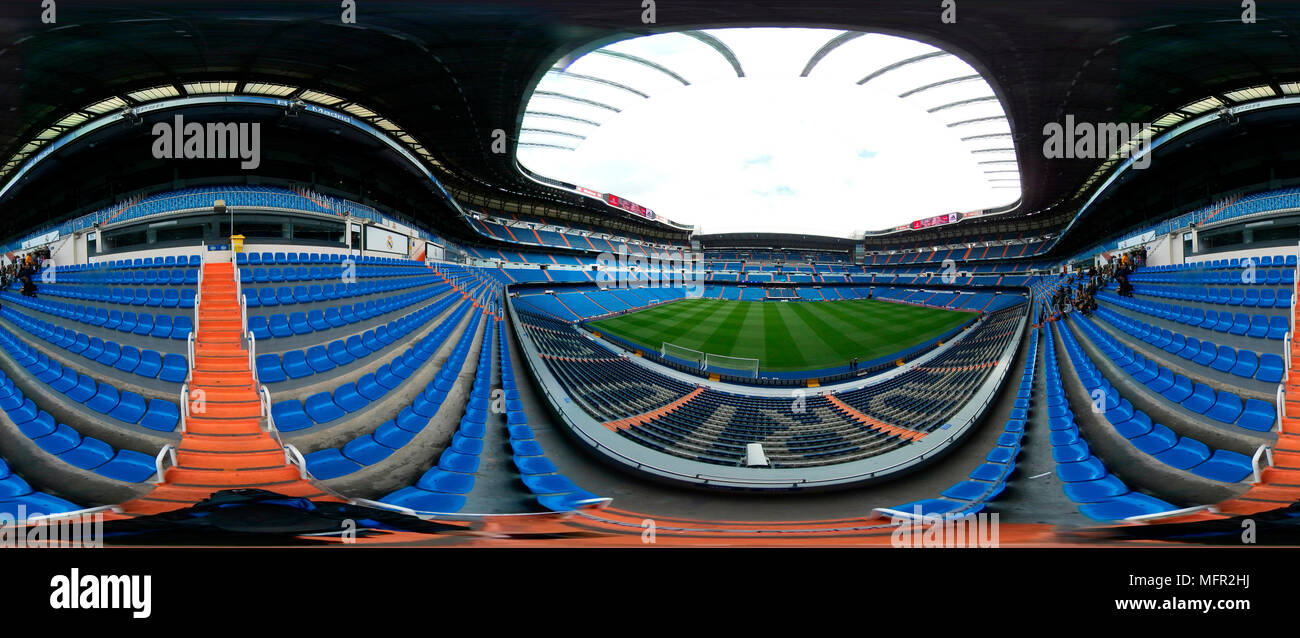 NOVEMBER 2017 - MADRID: 440 x 180 Grad Panorama des Santiago Bernabeu Stadium des spanischen Fußballvereins Real Madrid. Stockfoto