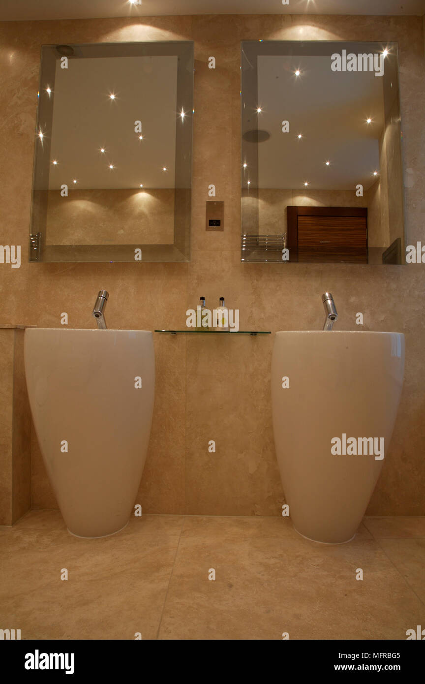 Runde Waschbecken unter Spiegel im Badezimmer Stockfoto, Bild ... Runde Waschbecken unter Spiegel im Badezimmer Stockfoto, Bild ...