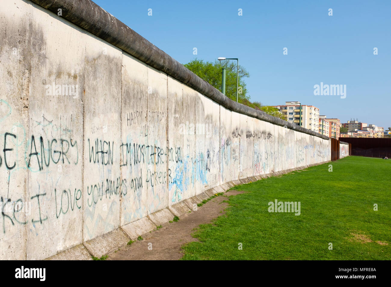 Original Abschnitt der Wand an der Gedenkstätte Berliner Mauer in der Bernauer Straße, Berlin, Deutschland. Die GedenkstŠtte Berliner Mauer erinnert an die Teilung der B Stockfoto