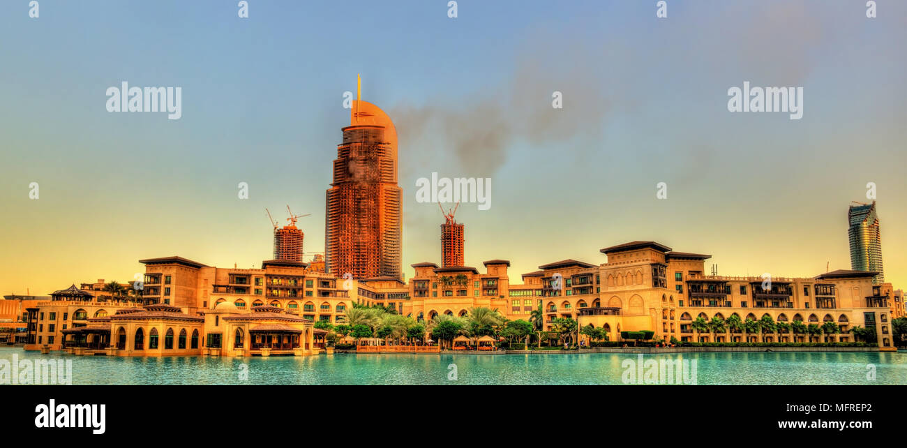 DUBAI, VAE - 1. Januar: Der Palast Downtown Dubai und brennen Ad Stockfoto