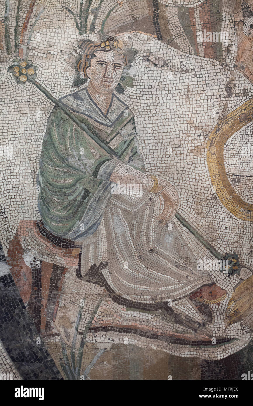 Dionysos in der römischen Mosaik aus Casa del Centauro (Haus der Centaur) in Pompeji dargestellt, nun im Nationalen Archäologischen Museum (Museo Archeologico Nazionale di Napoli) in Neapel, Kampanien, Italien. Stockfoto