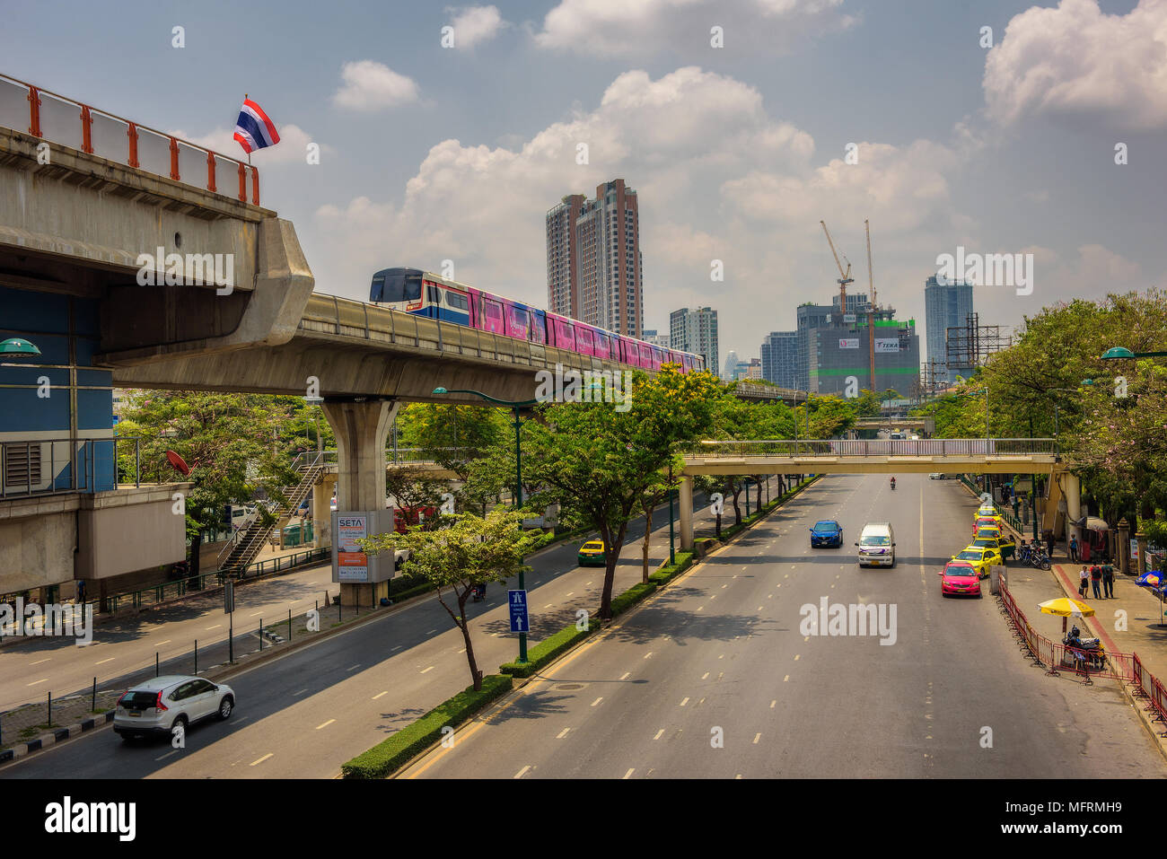 Anzeigen von Mo Chit Skytrain Station in Bangkok. Stockfoto