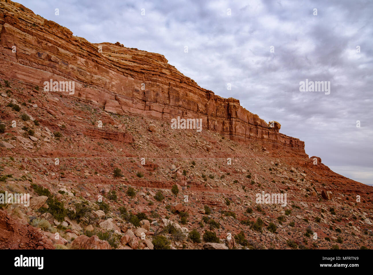 Der Mokee/Moki Dugway windet sich der Seite einer Böschung in Utah Stockfoto