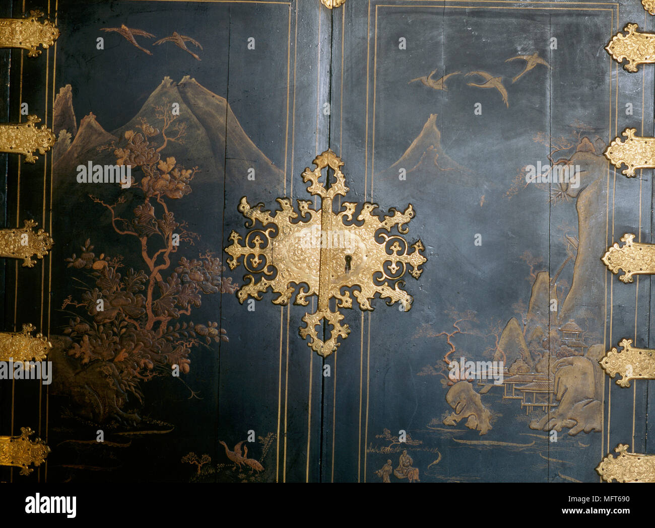 Ein Detail eines Goldblech Schrank mit orientalischem Stil, Stockfoto