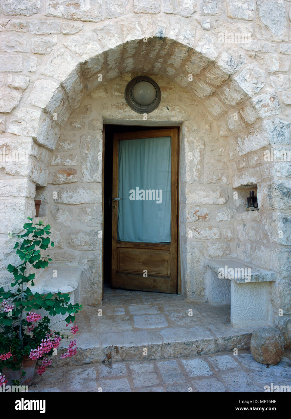 Vordere Tür Eingang zu Haus aus Stein Stockfoto