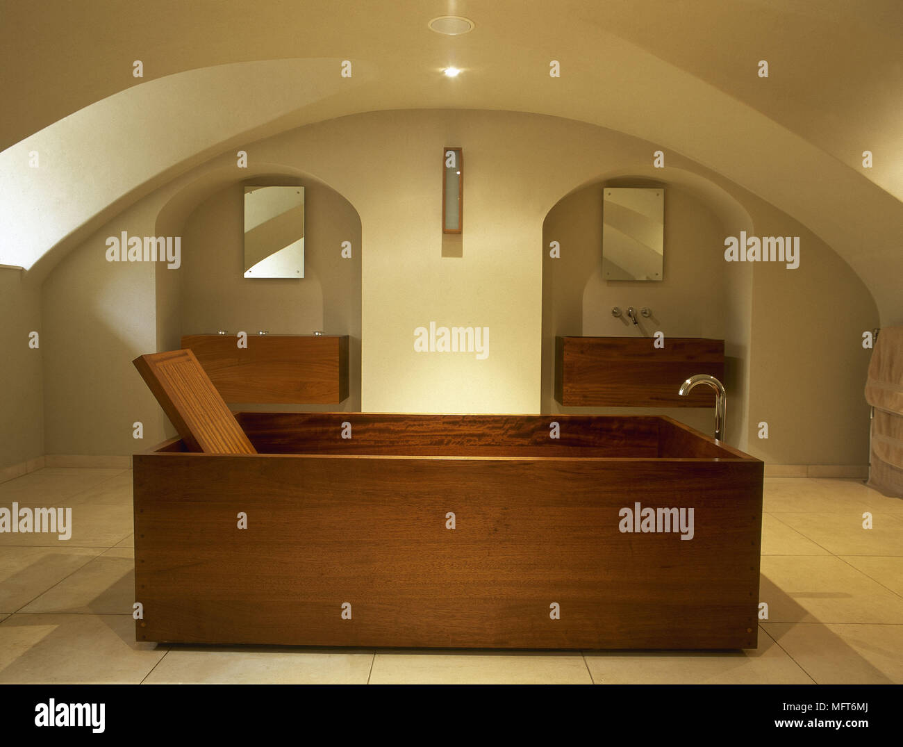 Waschbecken Holzdecke Stockfotos Und Bilder Kaufen Alamy