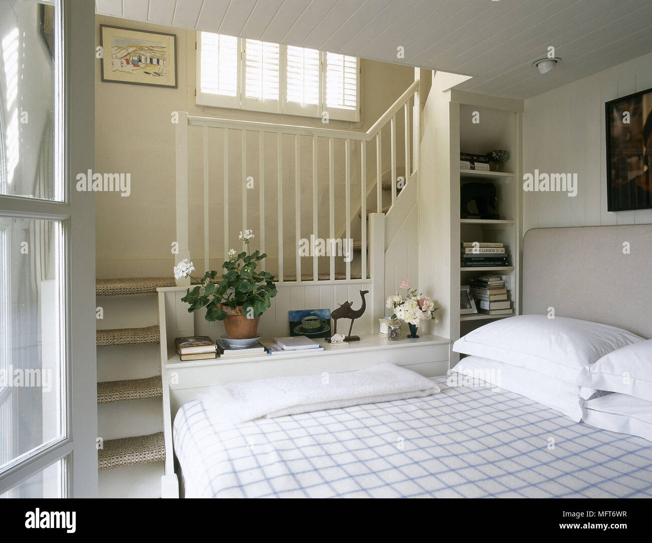 Moderne Neutral Schlafzimmer Bett Gepruft Bettwasche Treppen