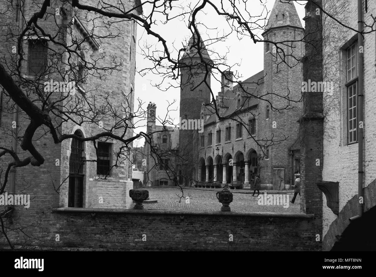 Das Gruuthuse Palace, aus Hof Ārents (ārents Park), Brugge, Belgien gesehen: Schwarz und Weiss Stockfoto