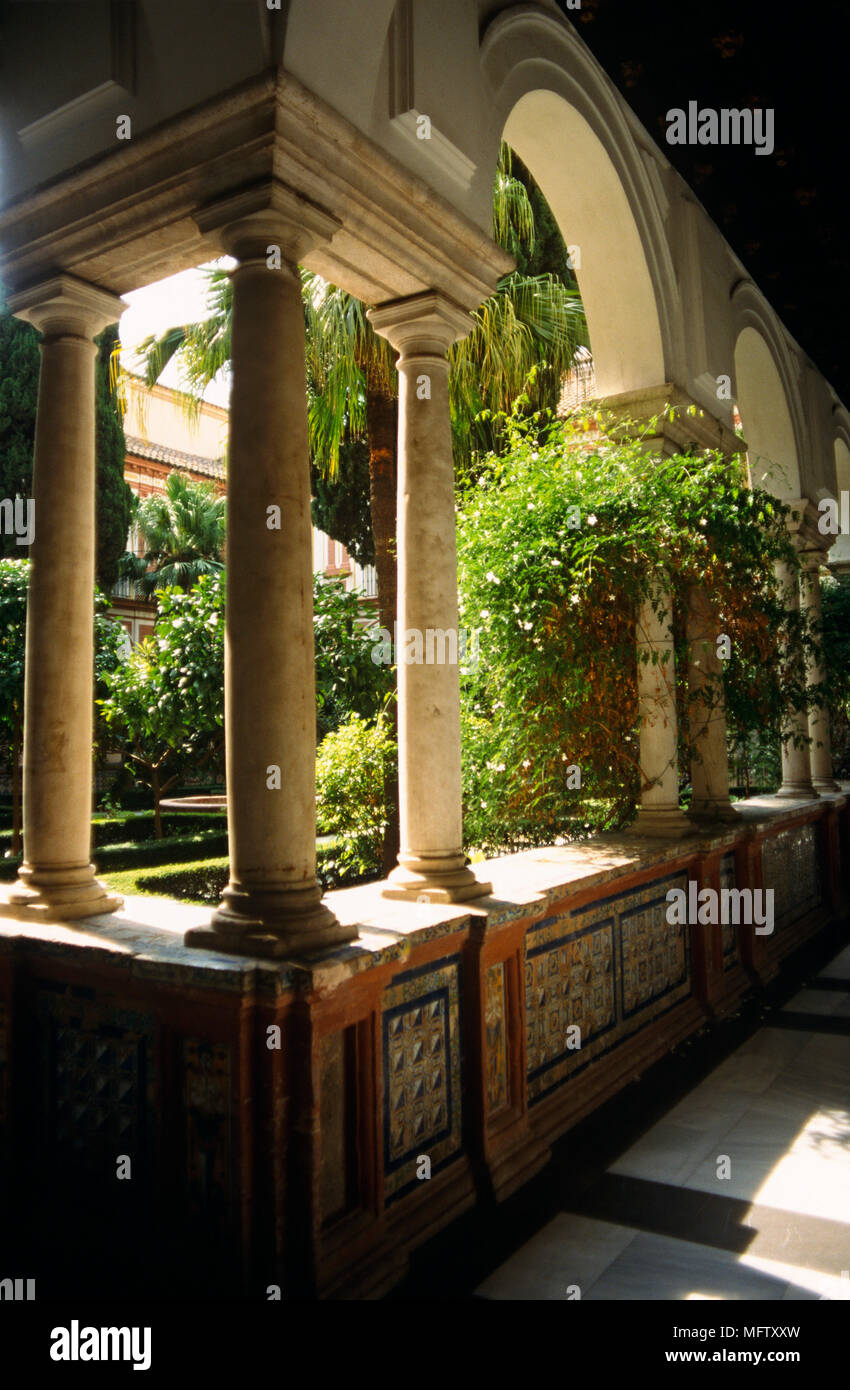 Wandelgang und den Innenhof im Museum der Schönen Künste in Sevilla Stockfoto