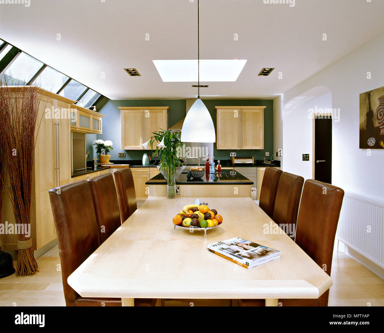 Kitchen Units Brown Stockfotos & Kitchen Units Brown Bilder - Alamy