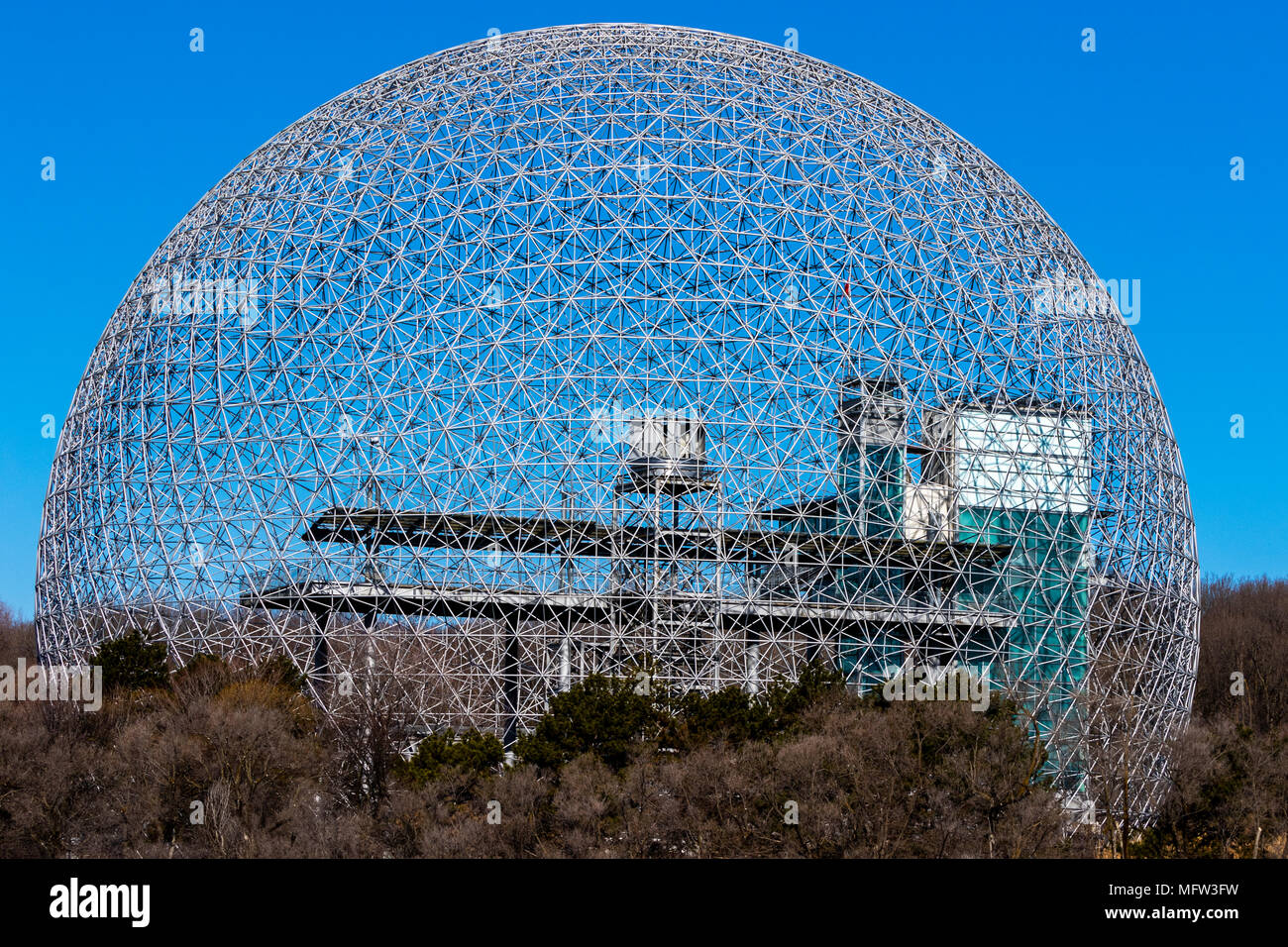 Geodätische Kuppel von architech Buckmister voll für die Expo 67 in Montreal, Kanada erstellt. Stockfoto