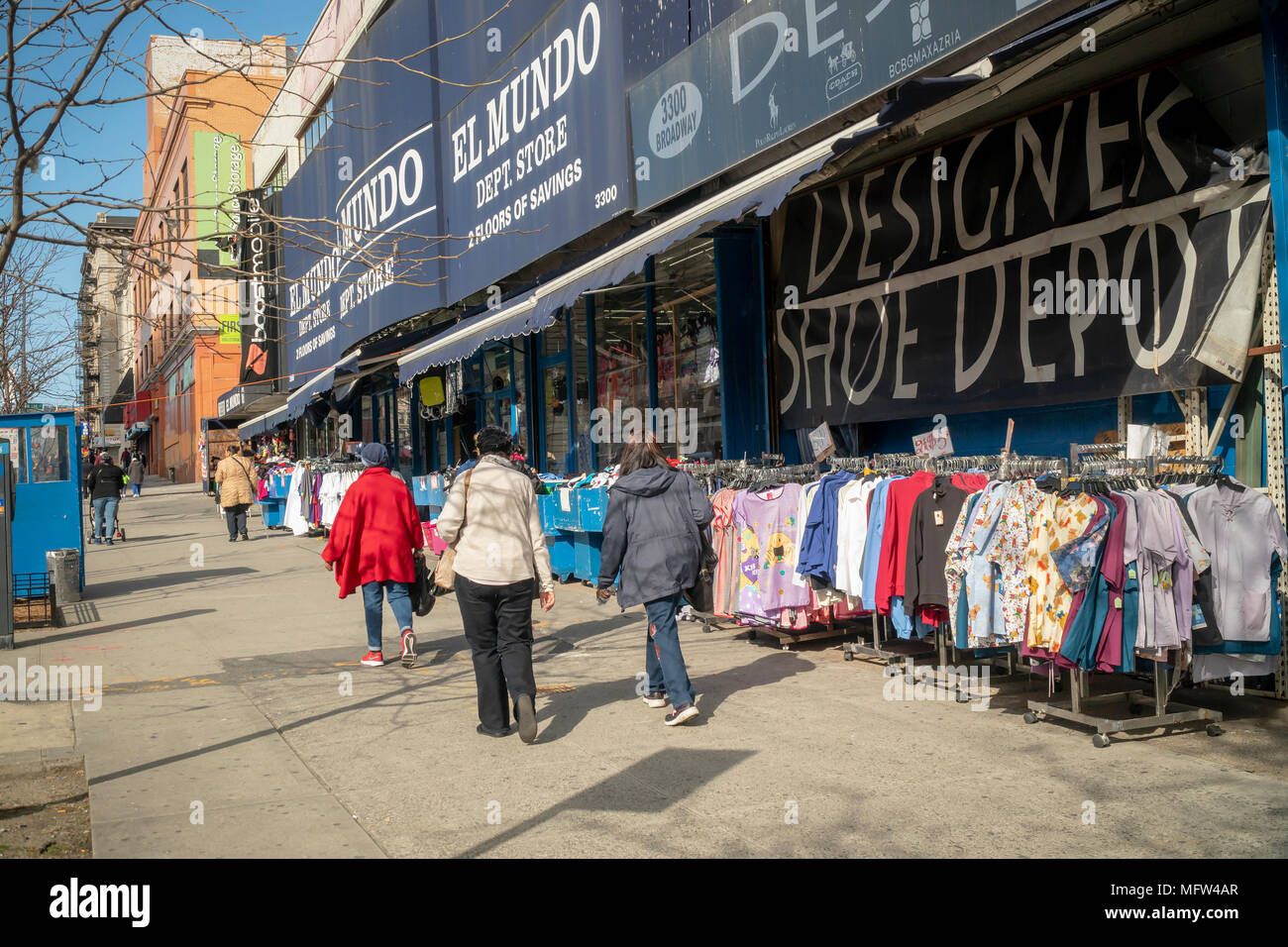 Shopping mit Rabatt Kaufhaus am Broadway in der Nähe von Harlem in New York am Samstag, 21. April 2018. (Â© Richard B. Levine) Stockfoto