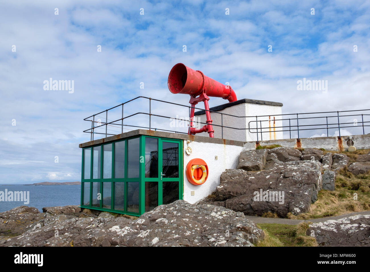 Am westlichsten Punkt auf dem britischen Festland, Ardnamurchan Lighthouse hat Schiffe wurde sicher durch die Gewässer vor Schottlands Westküste Stockfoto