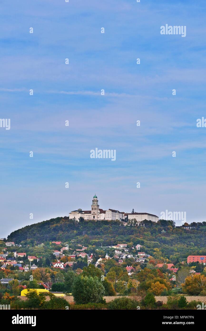 Abtei von Pannonhalma auf einen Herbst Tag Stockfotografie Alamy