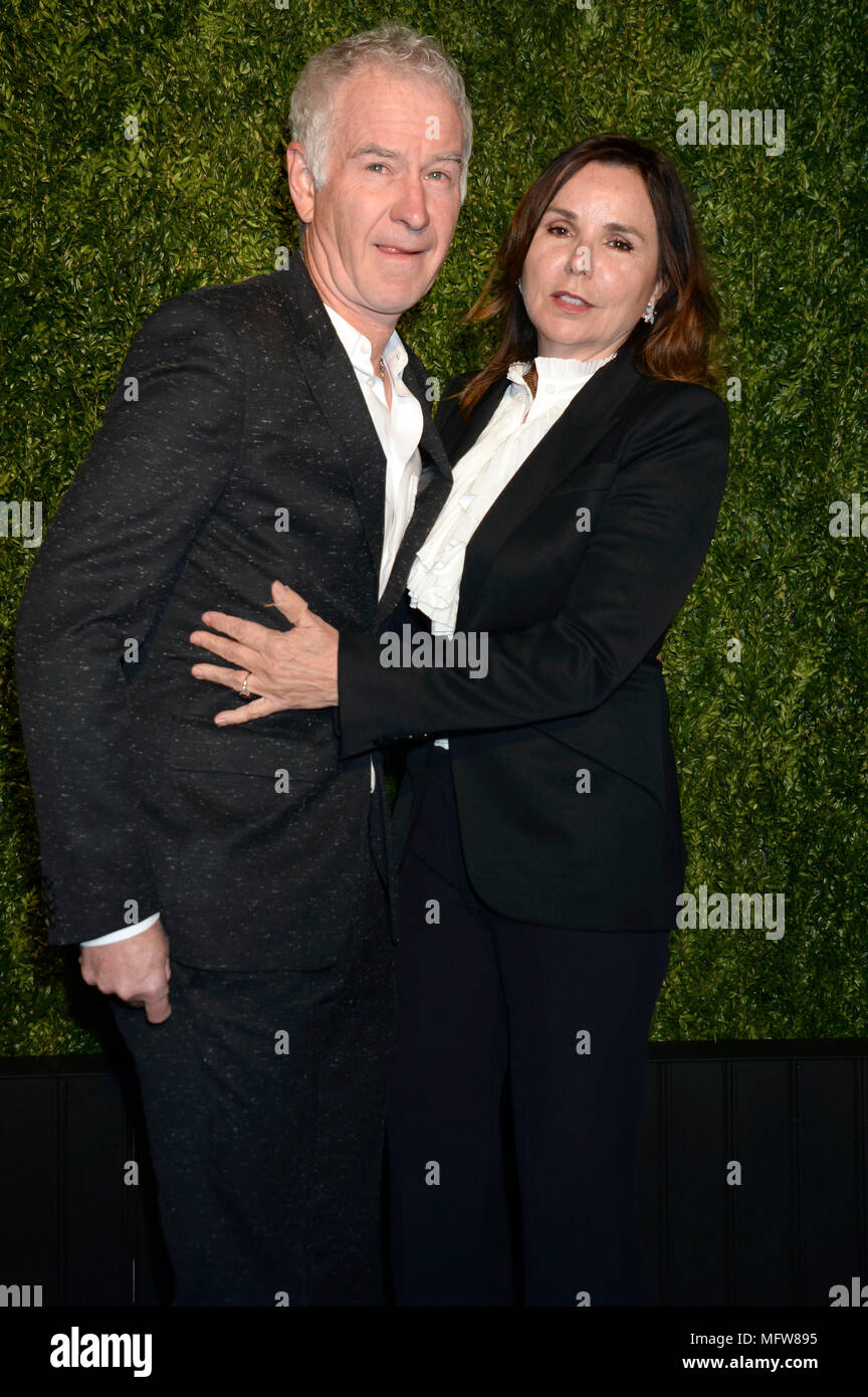 John McEnroe und seine Frau Patty Smyth die Teilnahme an der 13. jährlichen Tribeca Film Festival Chanel Abendessen im balthazar am 23. April 2018 in New York City. Stockfoto