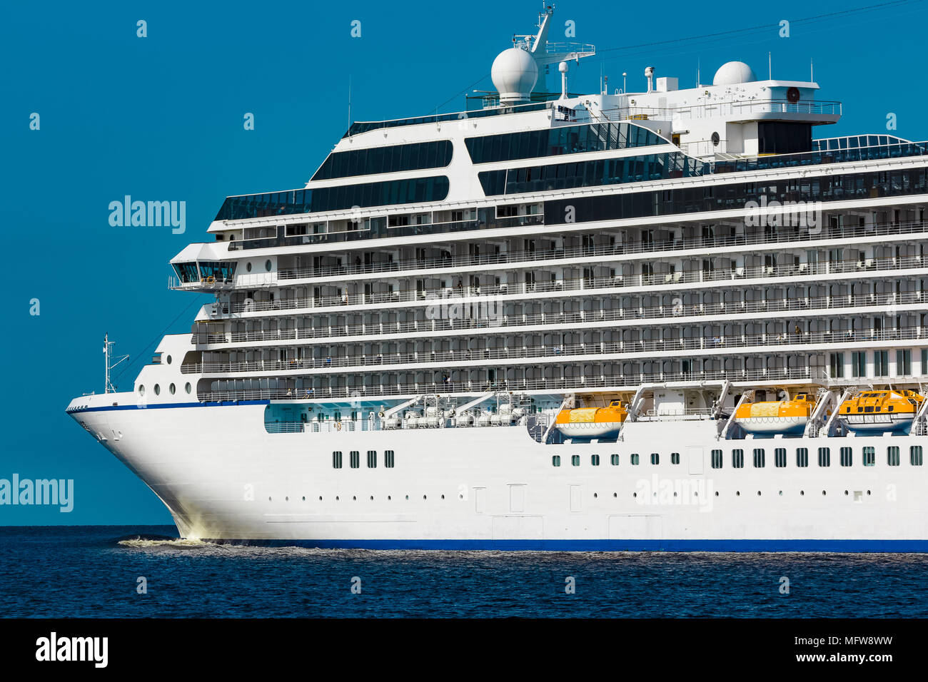 Luxusliner im Gange. Tour Reisen und Wellness Dienstleistungen Stockfoto