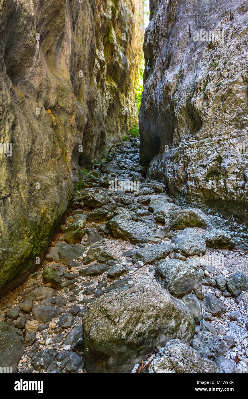 Gole di Celano, Riss im Monte Sirente. Abruzzen Stockfoto