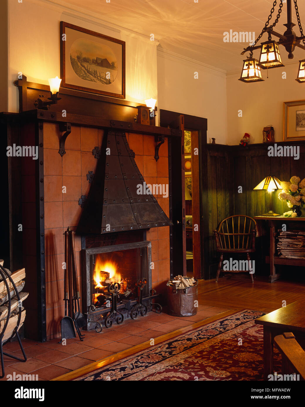 Kamin mit brennenden Feuer im gemütlichen Wohnzimmer Stockfoto, Bild ... Kamin mit brennenden Feuer im gemütlichen Wohnzimmer Stockfoto, Bild ...