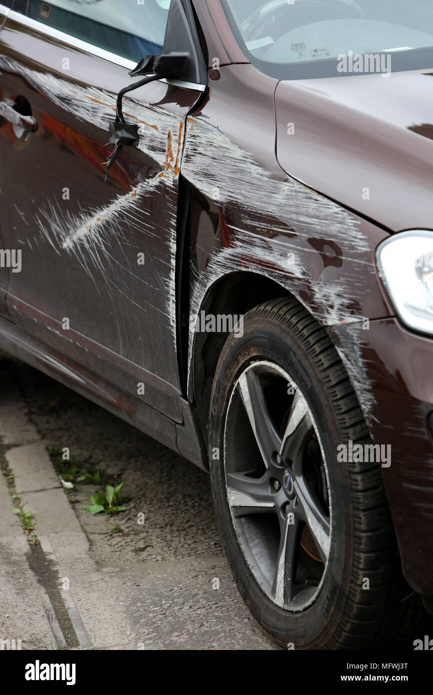 Nahaufnahme Blick auf Schäden an ein Auto in St Albans, Großbritannien geparkt. Stockfoto