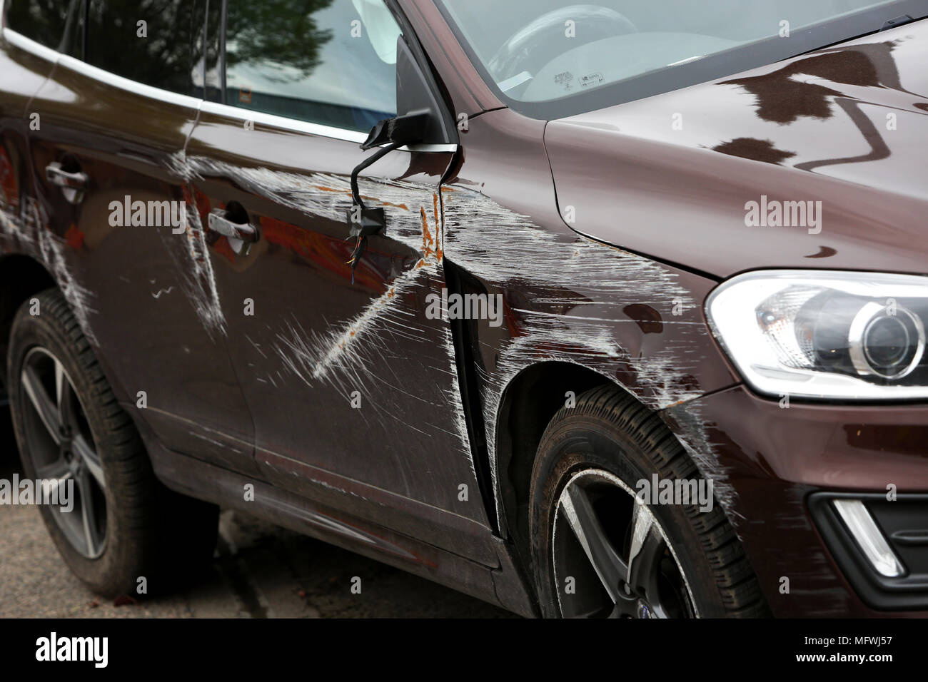 Nahaufnahme Blick auf Schäden an ein Auto in St Albans, Großbritannien geparkt. Stockfoto