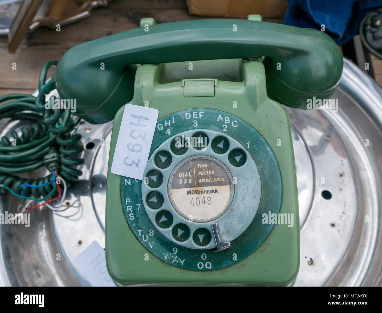 Close up Altmodische grün Direktwahltelefon im Lane verkauf Auktion, Leith, Edinburgh, Schottland, Großbritannien, mit Morningside Telefon Code Stockfoto