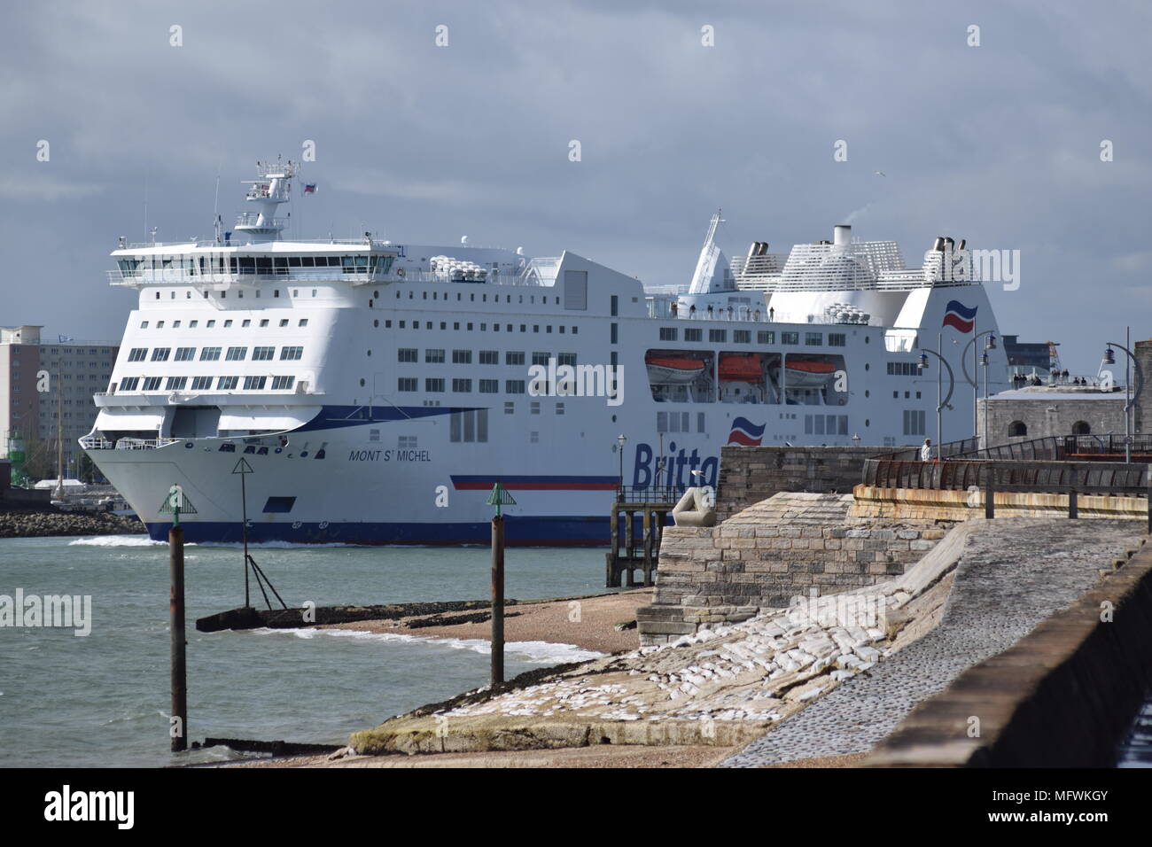 Reisen nach Frankreich aus Großbritannien: EIN BRETAGNE FÄHRE, PORTSMOUTH HARBOUR, 26. April 2018 Stockfoto