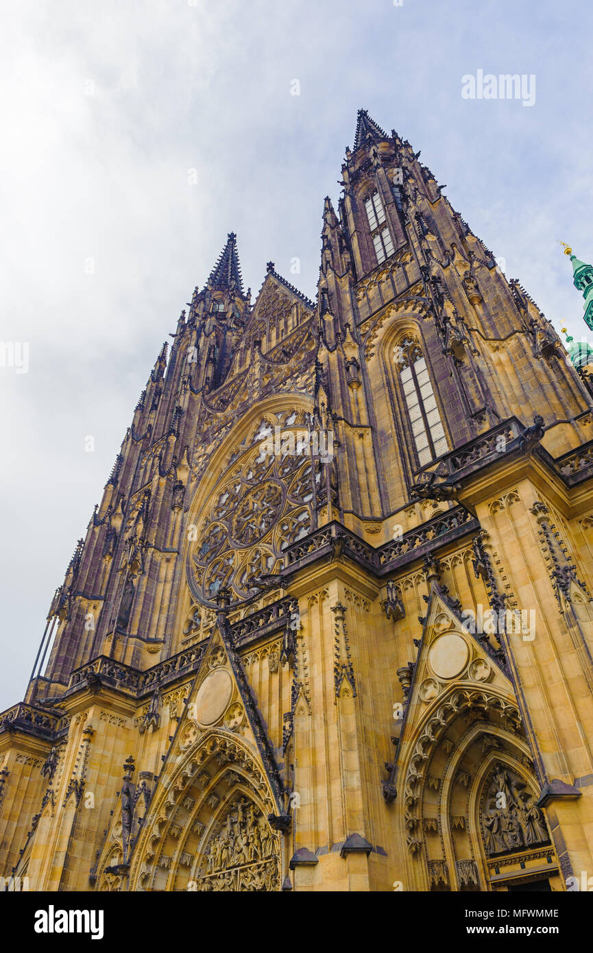 Saint Vitus Kathedrale, ein römisch-katholisch. Diese Kathedrale ist ein ausgezeichnetes Beispiel der gotischen Architektur und ist die größte und wichtigste Kirche in Stockfoto