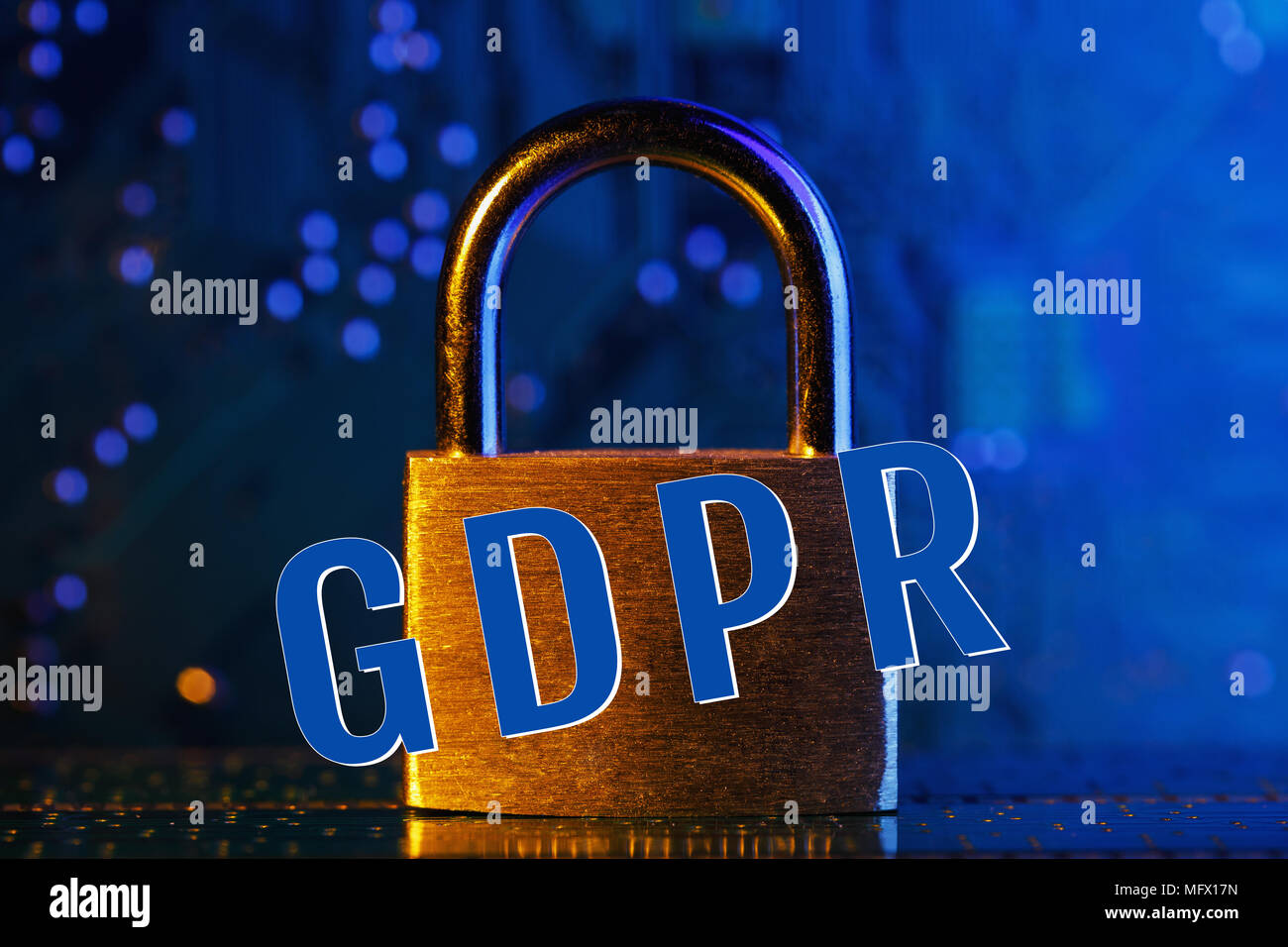 Verriegelung auf dem Hintergrund der Chip symbolisiert die EU Allgemeine Datenschutzverordnung oder Bipr Stockfoto