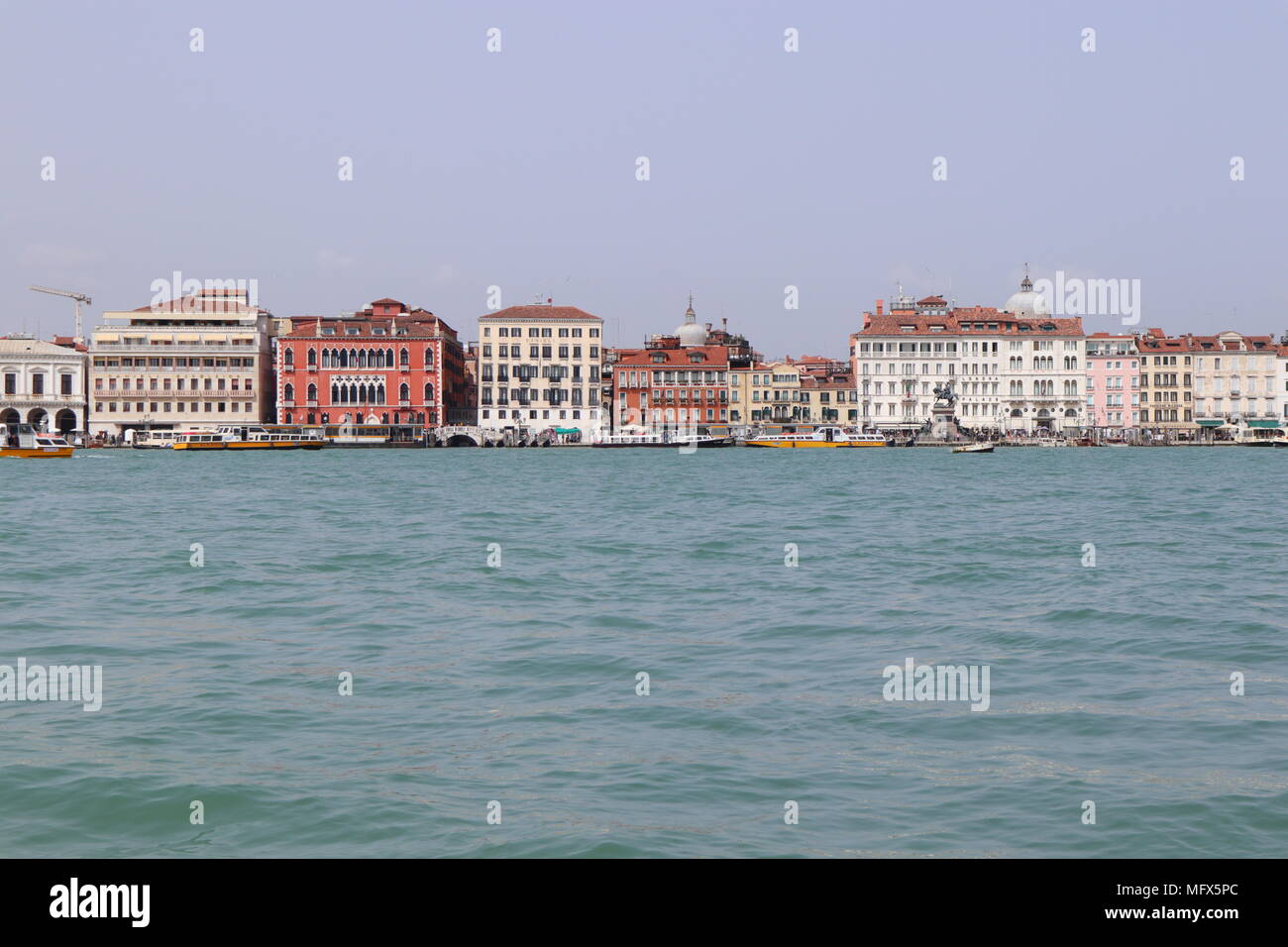 Skyline von Venedig mit historischen Palazzi, sonnigen Tag, Italien, Europa Stockfoto