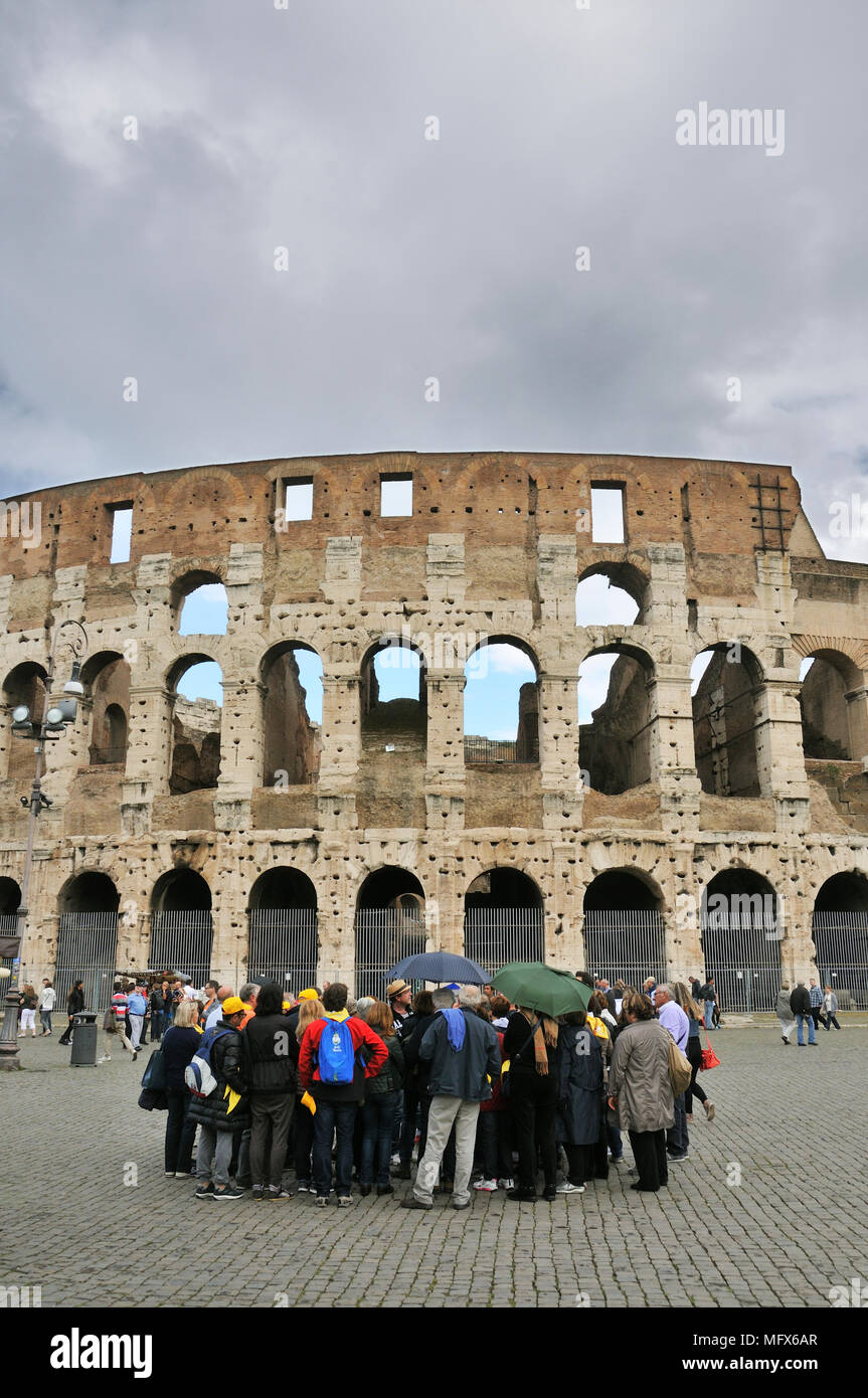 Das Kolosseum oder Kolosseum. Der Bau begann unter Kaiser Vespasian im Jahre 70 und wurde 80 AD unter seinem Nachfolger Titus abgeschlossen. Es könnte Stockfoto