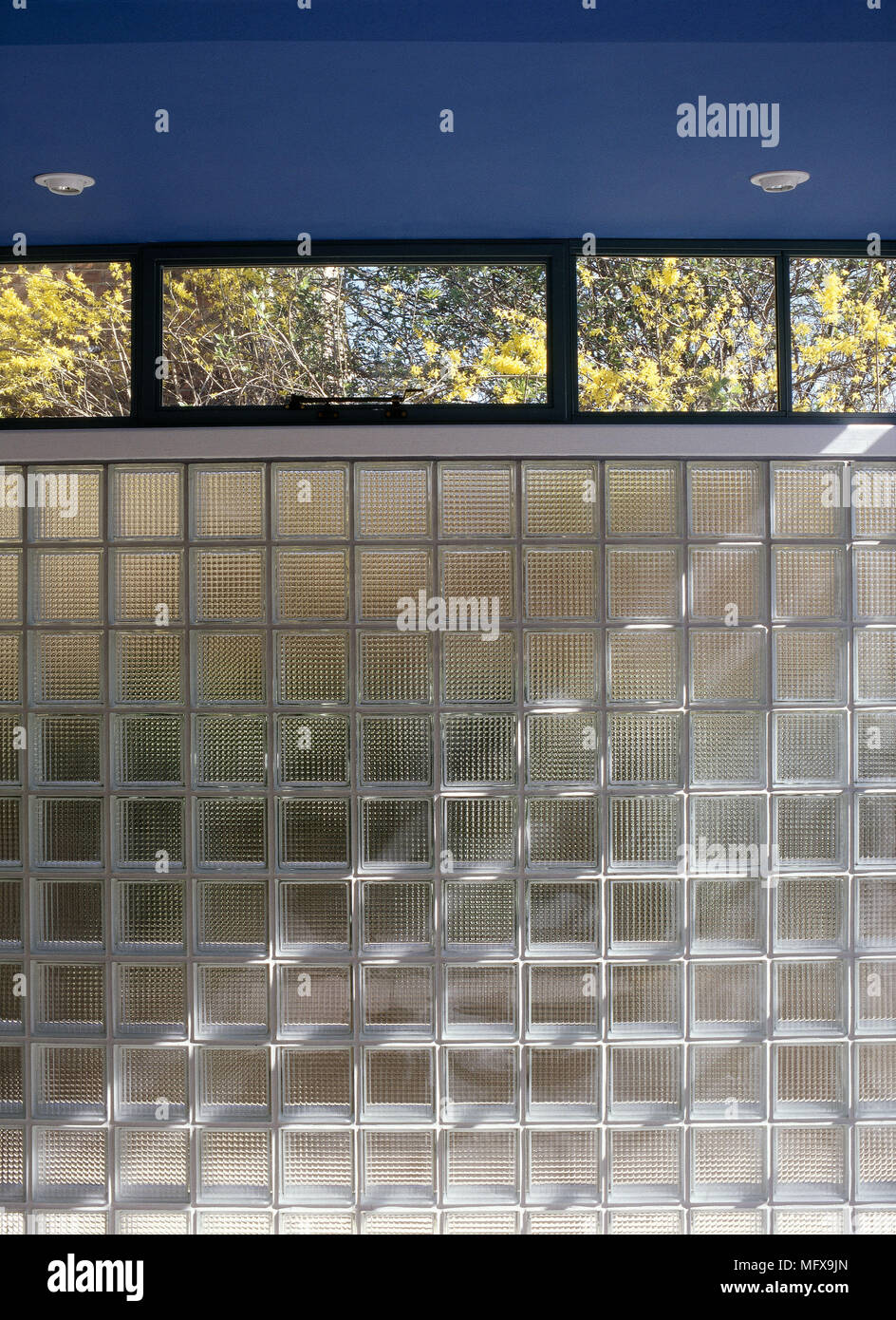 Glass brick Fotos und Bildmaterial in hoher Auflösung Seite 2 Alamy