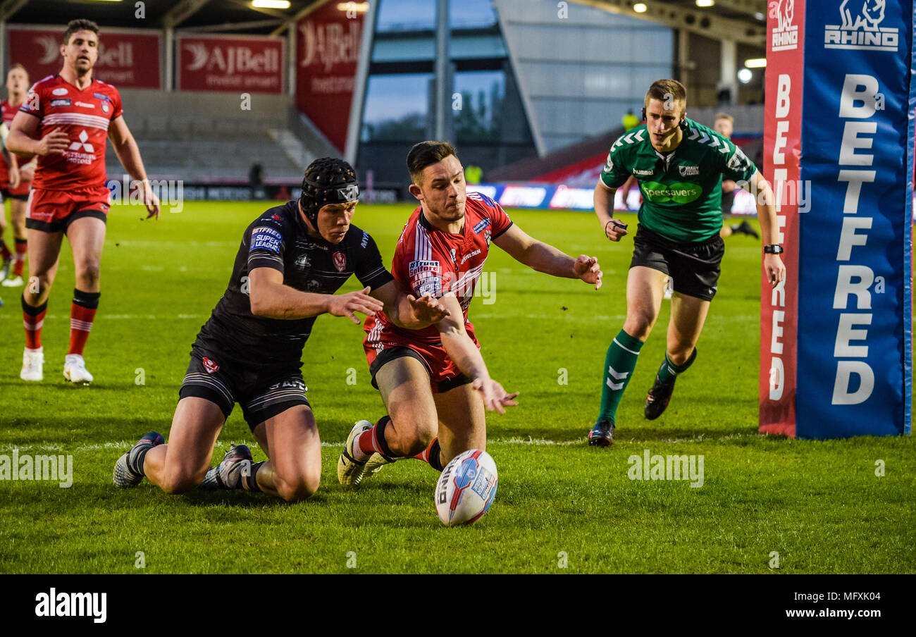 Manchester, Großbritannien. 26 April 2018, AJ Bell Stadium, Manchester, England; Betfred Super League Rugby, Runde 13, Salford Roten Teufel v St Helens; Jonny Lomax von St Helens geht über keine versuchen Credit: Aktuelles Bilder/Alamy leben Nachrichten Stockfoto