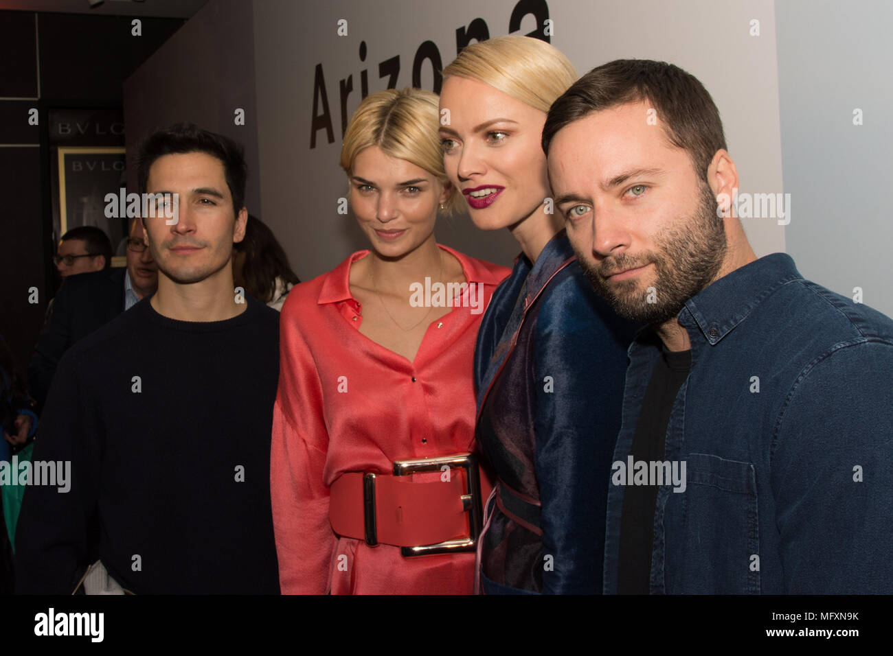 FRANKFURT AM MAIN, Deutschland - 26 April: (L, R) Lazaro Hernandez, Luisa Hartema, Franziska Knuppe, Jack McCollough bei der Launch Party von Arizona Duft von Proenza Schouler in Frankfurt am Main, Deutschland Stockfoto