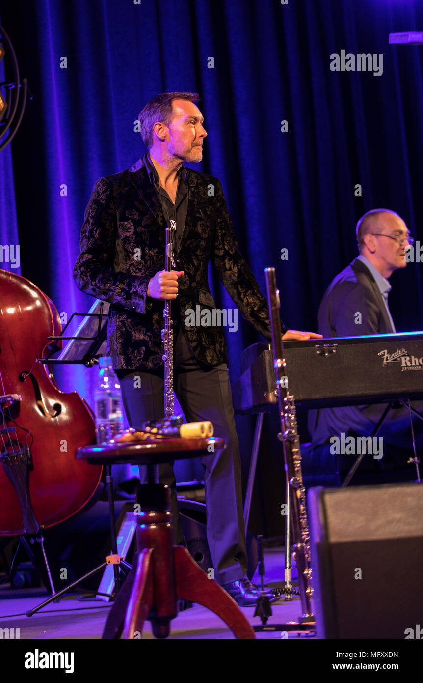 Krakau, Polen - 26 April 2018: Die Leistung des amerikanischen Jazz Sängerin Stacey Kent mit Ihrem begleitenden Quartett auf der Kijow. Center Stage in Krakau, Polen. Es ist ein Konzert im Zyklus - die Welt der Musik von der cracovia Musik Agentur organisiert. Credit: Wieslaw Jarek/Alamy leben Nachrichten Stockfoto