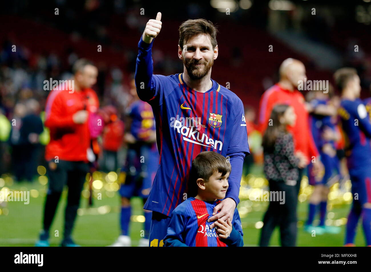 Lionel Messi (Barcelona), 21. April 2018 - Fußball: Messi und seine Sonne Feiern nach dem Sieg der Spanischen "Copa del Rey" Finale zwischen dem FC Sevilla 0-5 FC Barcelona am Wanda Metropolitano Stadion in Madrid, Spanien. (Foto von mutsu Kawamori/LBA) [3604] Stockfoto