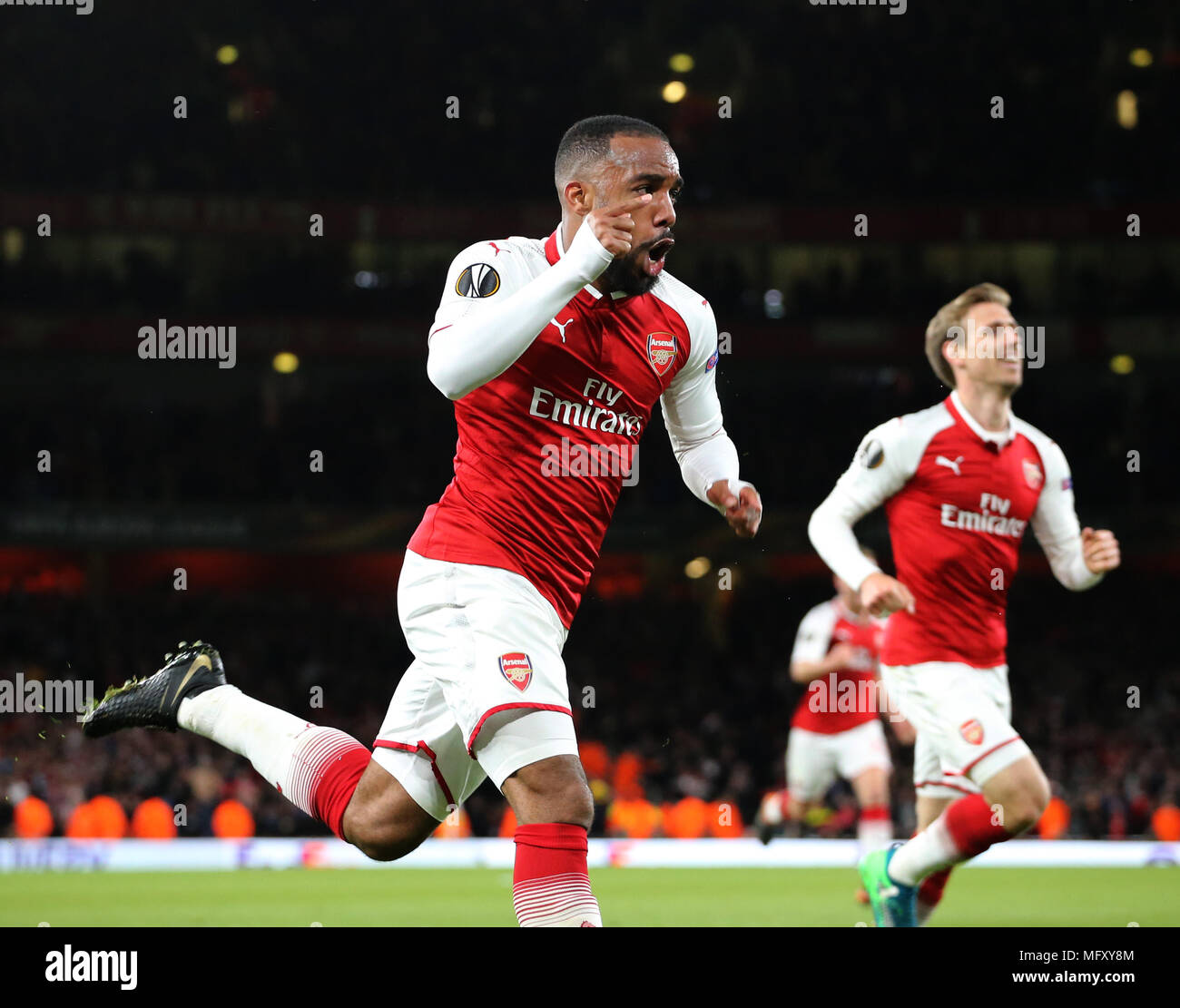 London, Großbritannien. 26 Apr, 2018. Die Europa League Halbfinale Bein ein Match zwischen Arsenal und Atletico Madrid im Emirates Stadium in London, Vereinigtes Königreich. Es ist ein schweres Spiel im Halbfinale wie Arsenal, in den letzten vier zum ersten Mal in 18 Jahren, zwei Sieger Atlético Madrid im Norden Londons ersten Bein. Arsenal 1-1 home Zeichnen mit 10-Mann Atletico Madrid war die "schlechteste Ergebnis", sagte boss Arsene Wenger Nach der Europa League Halbfinale Hinspiel. Die "Gunners" geführt, bis die letzten 8 Minuten des Spiels gegen eine Seite, die ein Spieler geschickt Stockfoto