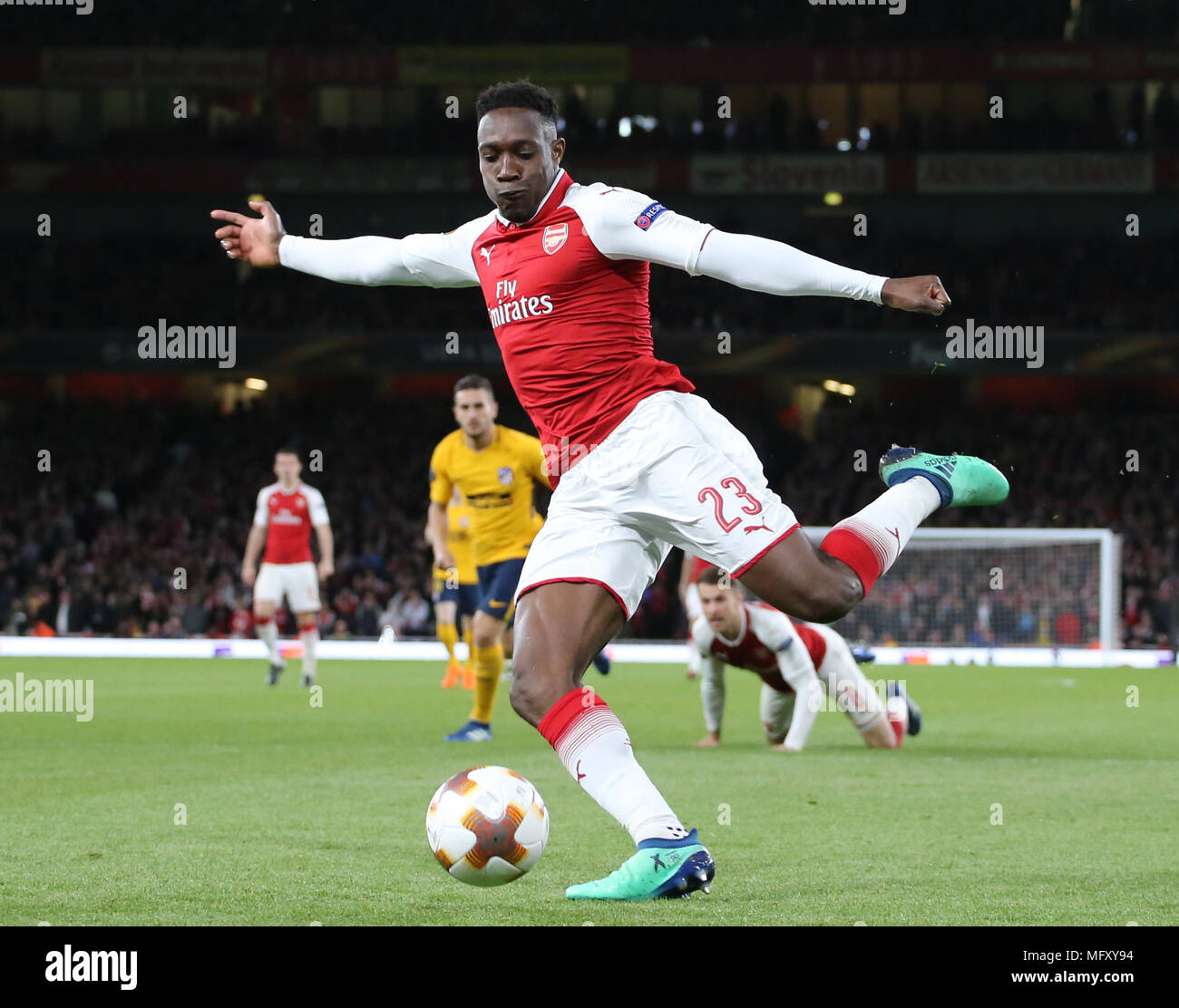 London, Großbritannien. 26 Apr, 2018. Die Europa League Halbfinale Bein ein Match zwischen Arsenal und Atletico Madrid im Emirates Stadium in London, Vereinigtes Königreich. Es ist ein schweres Spiel im Halbfinale wie Arsenal, in den letzten vier zum ersten Mal in 18 Jahren, zwei Sieger Atlético Madrid im Norden Londons ersten Bein. Arsenal 1-1 home Zeichnen mit 10-Mann Atletico Madrid war die "schlechteste Ergebnis", sagte boss Arsene Wenger Nach der Europa League Halbfinale Hinspiel. Die "Gunners" geführt, bis die letzten 8 Minuten des Spiels gegen eine Seite, die ein Spieler geschickt Stockfoto