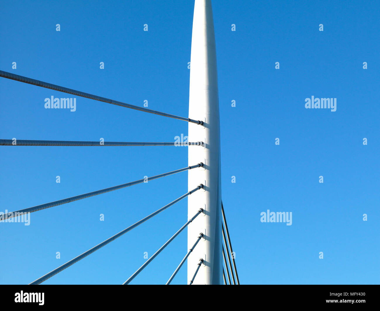 Kabel aus Stahl, die Seile der Brücke Stockfoto
