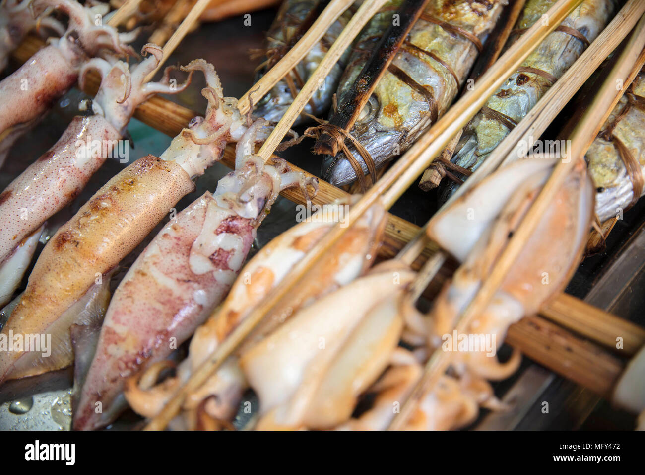Gegrillte Meeresfrüchte im KEP-Markt, Kambodscha Stockfoto