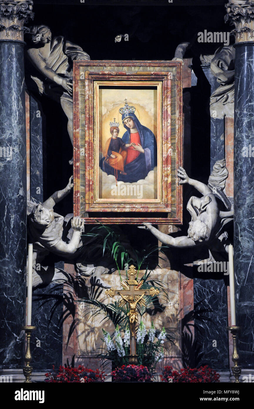 Gnadenbild der Jungfrau im barocken Chiesa di Santa Maria dei Miracoli (Kirche Santa Maria dei Miracoli) und Obelisk Flaminio (Flaminio Obel Stockfoto