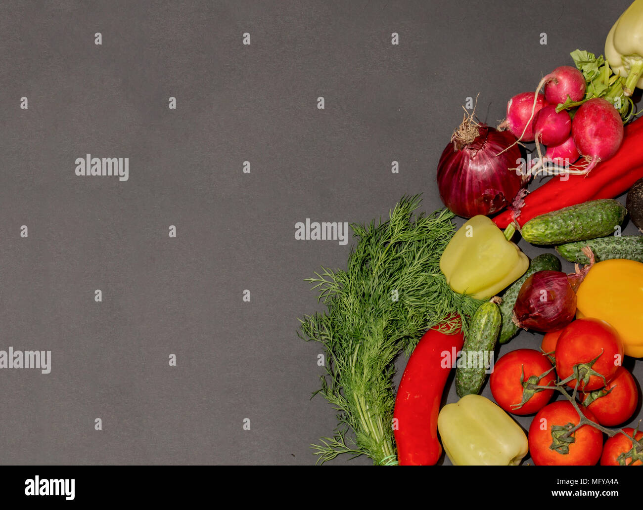 Blick von oben auf ein frisches Gemüse. Buntes Gemüse. Gesunde Ernährung Stockfoto