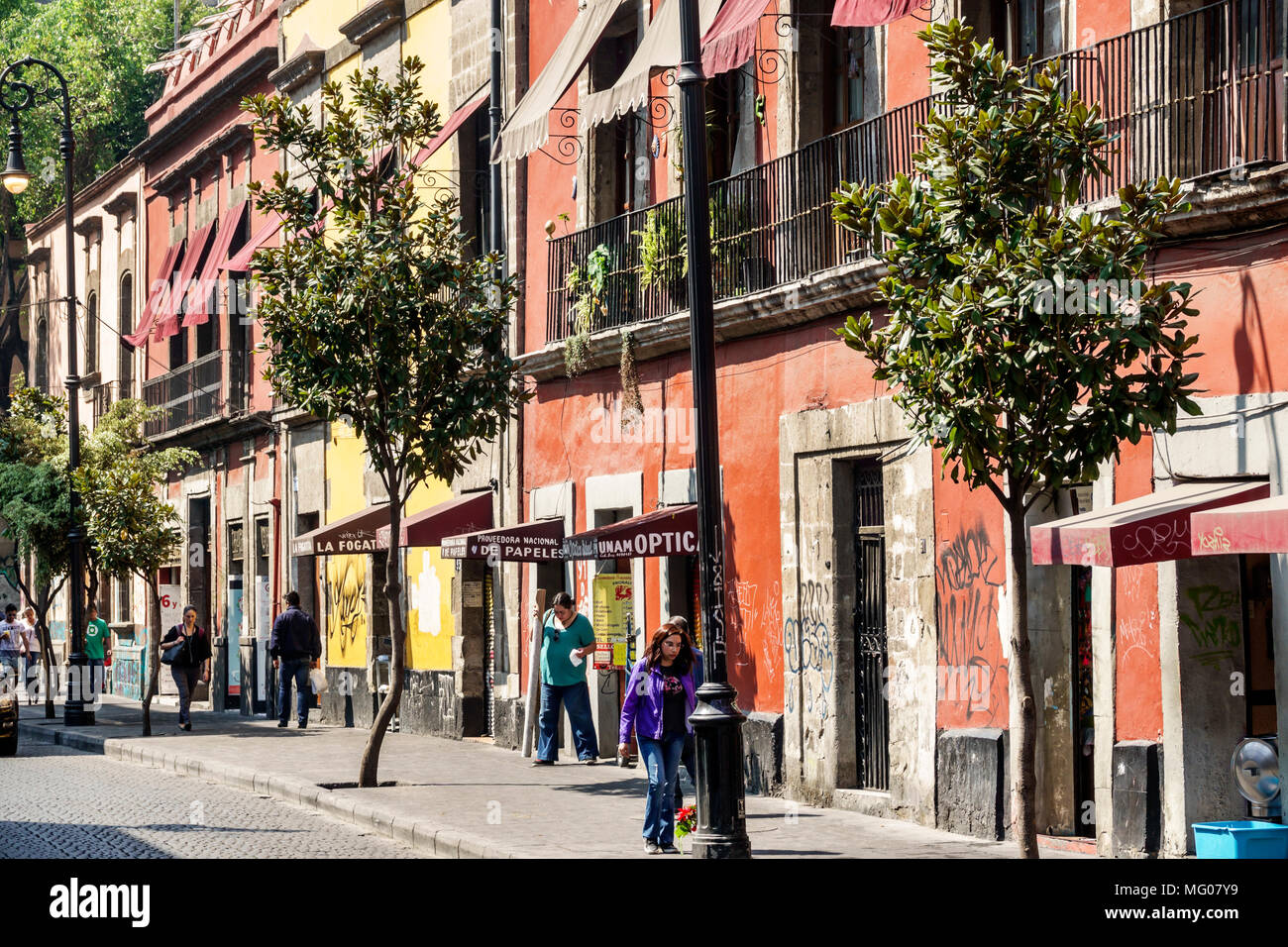 Mexiko-Stadt, Mexikanisch, Hispanic, historisches Zentrum, Avenida Calle Isabel La Catolica, Gehweg, Gebäude, Außenbereich, Fußgängerzone MX180305030 Stockfoto