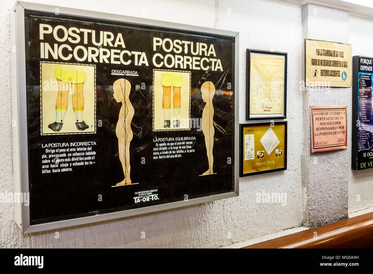 Mexiko-Stadt, Mexikanisch, Hispanic, historisches Zentrum, Calle Bolivar, El Borcegui Museo del Calzado, Schuhmuseum, Ausstellungs-Ausstellungs-Sammelposter, p Stockfoto