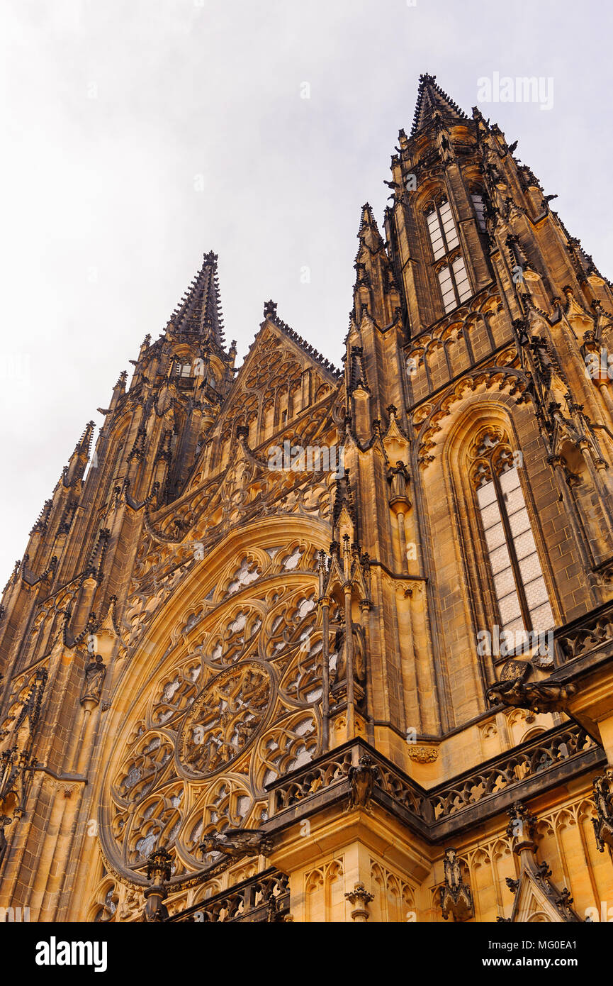 Saint Vitus Kathedrale, ein römisch-katholisch. Diese Kathedrale ist ein ausgezeichnetes Beispiel der gotischen Architektur und ist die größte und wichtigste Kirche in Stockfoto