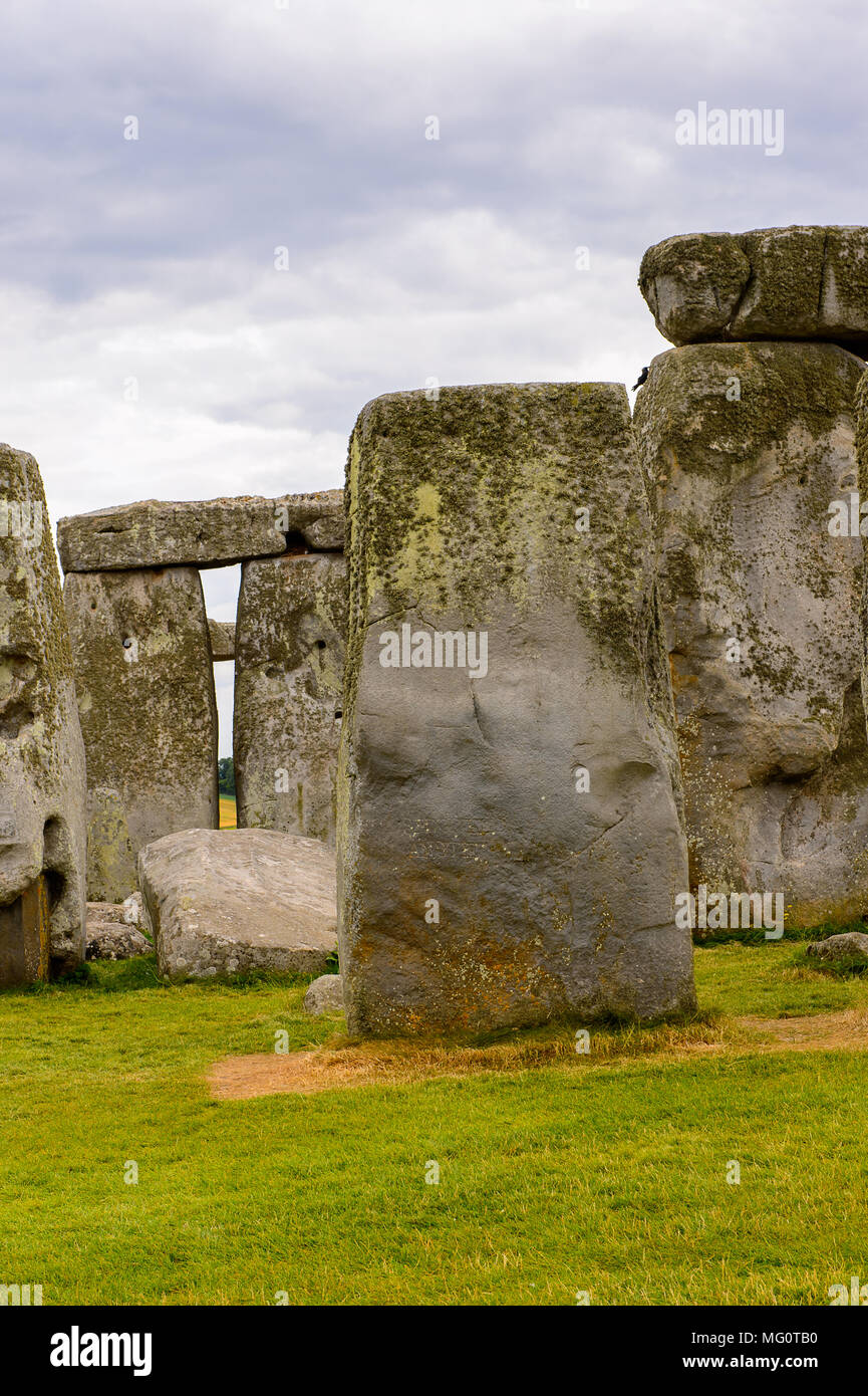 Der Blick auf die Steine von Stonehenge, ein Prähistorisches Denkmal in Wiltshire, England. UNESCO-Welterbe Stockfoto