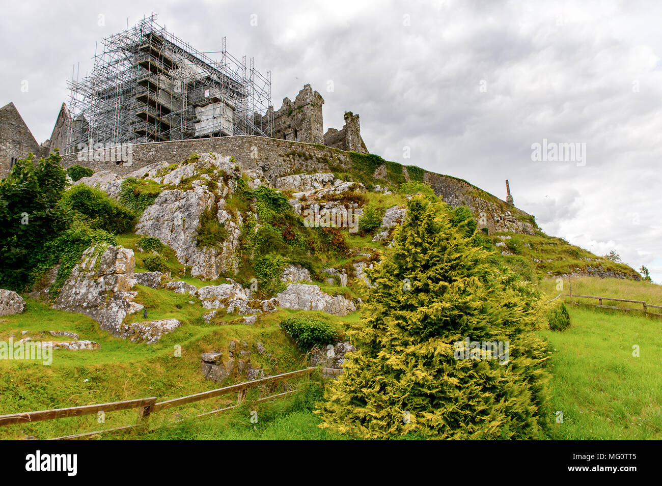 Rock of Cashel Carraig Phadraig), Cashel der Könige und St. Patrick's Rock, ist ein historischer Ort in County Tipperary, Irland Stockfoto