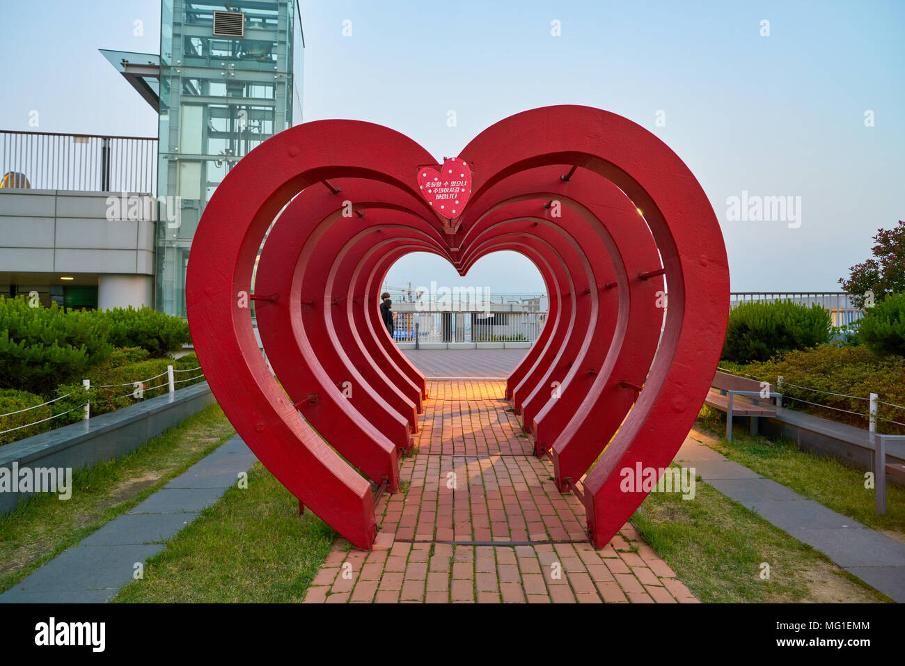 BUSAN, SÜDKOREA - ca. Mai 2017: Sky Park an der Oberseite der Lotte Department Store Gwangbok. Stockfoto